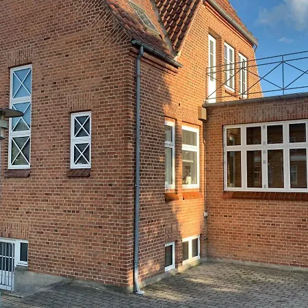 Lovely Bright Basement With Tea Kitchen Aarhus