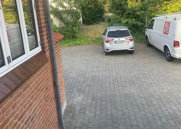 Lovely Bright Basement With Tea Kitchen Aarhus