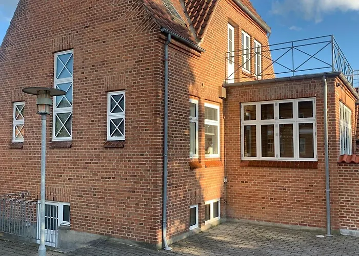 Lovely Bright Basement With Tea Kitchen Aarhus