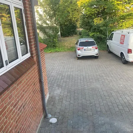 Lovely Bright Basement With Tea Kitchen Århus