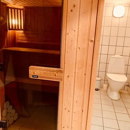 Lovely Bright Basement With Tea Kitchen Århus