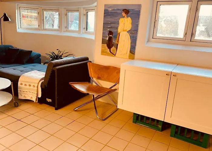 Lovely Bright Basement With Tea Kitchen 아파트